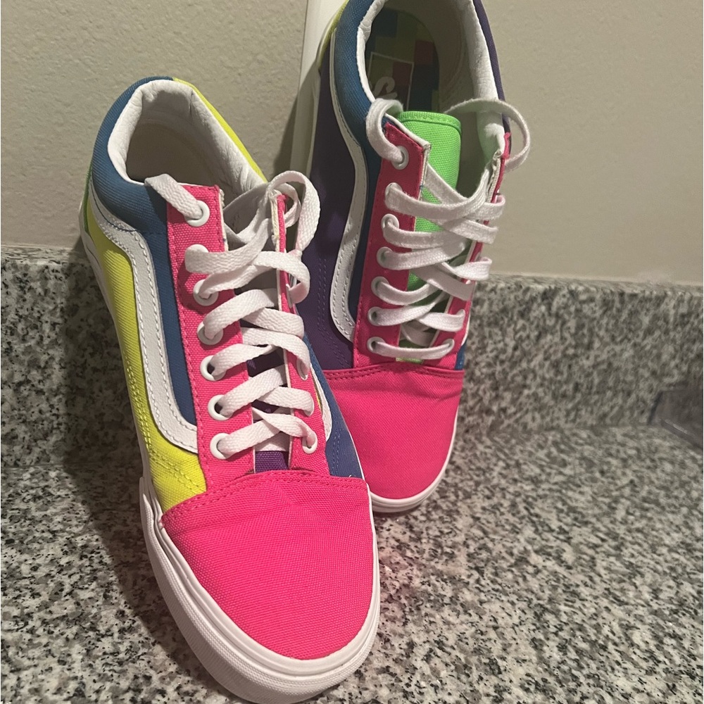 Fun Colorblock print Vans 🟪🟦🟩🟨Gently loved💕Smoke free and pet free home. 💛